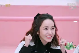 侯佩岑毫不芥蒂周杰伦，满脸含笑听旧爱作品，用情商走出不同人生图片