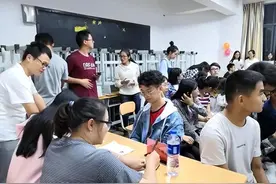 大一新生若加入学生会，尽量选择这4个部门，对就业有好处!图片