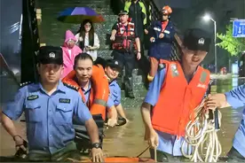 宝鸡：渭滨公安坚守防汛一线 全力守护群众安全图片