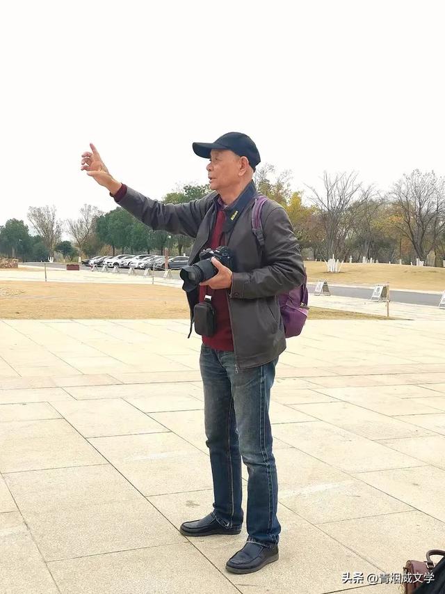 盘龙悠远银杏黄 水中学友情谊长