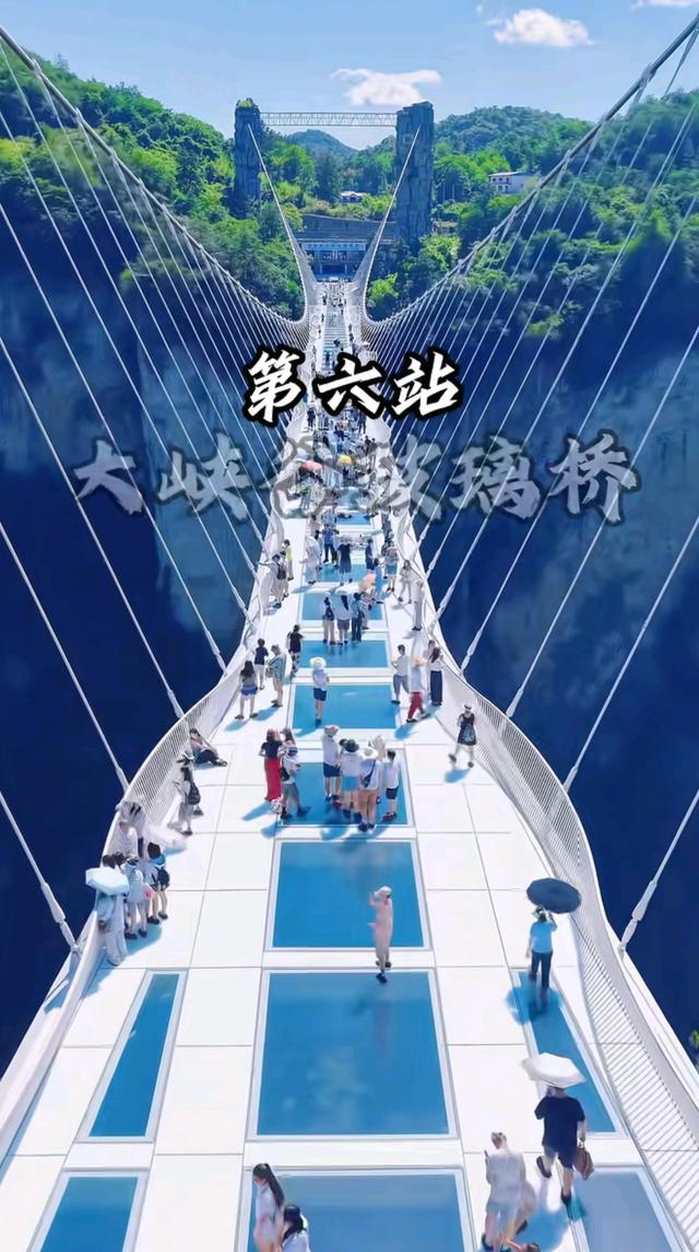 三千奇峰张家界，一步一景皆是诗