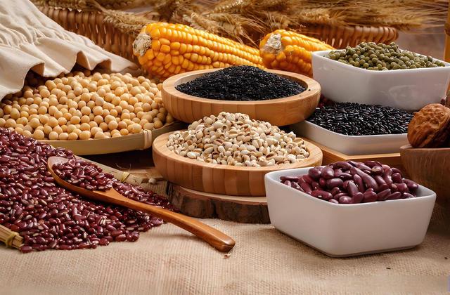 腰果是富硒食物？医生再次提醒：甲状腺不好，要常吃这3种食物