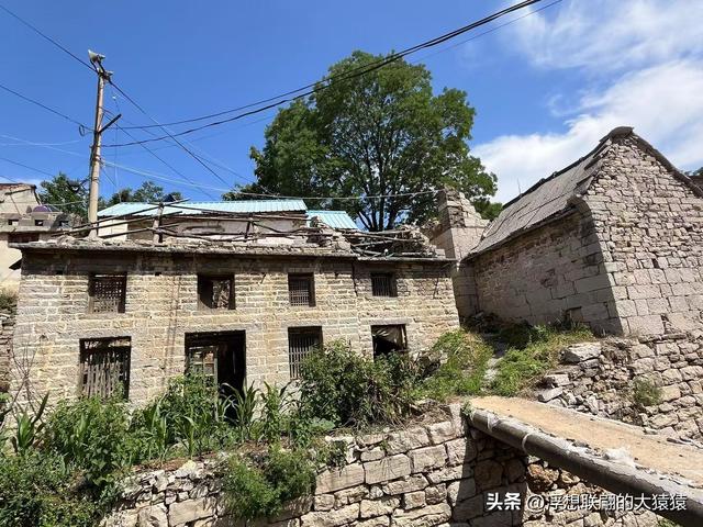 章丘官庄西南峪，和西周峪一样也是座美妙且质朴的古村
