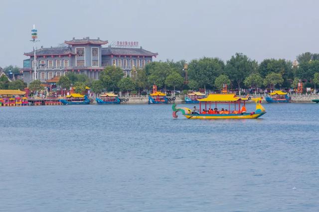 开封，一座让你“穿越”的城市，但我差点被热晕在船上