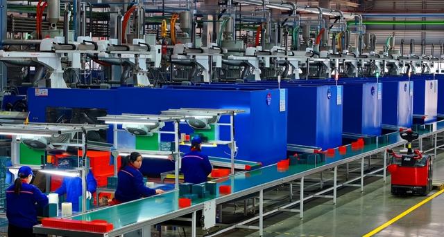 中国贸易顺差突破万亿美元，这个数字背后，正在发生什么？