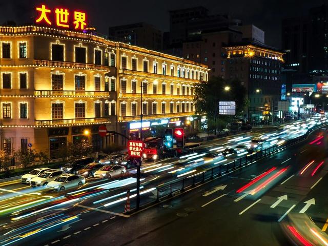2025国庆“堵城”榜出炉：这座三线小城竟碾压成都，摘得“堵王”