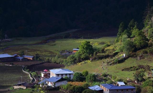 云南有一个绝美的村落，它藏在雪山脚下，人迹罕至，堪称世外桃源