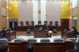 呼伦贝尔市中级人民法院公开审理一起非法采挖和收购野生药材案件图片
