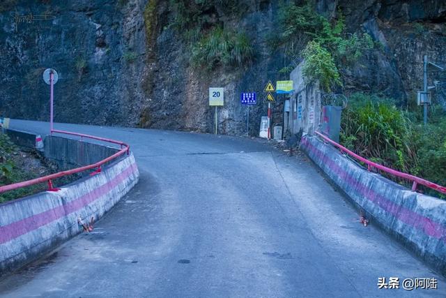铜仁天生桥已成神秘景点，因为被电站、大坝和水库轮流遮挡