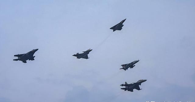 阵风刚升空要找歼10C报仇，一个噩耗从乌克兰传来，印度彻底破防