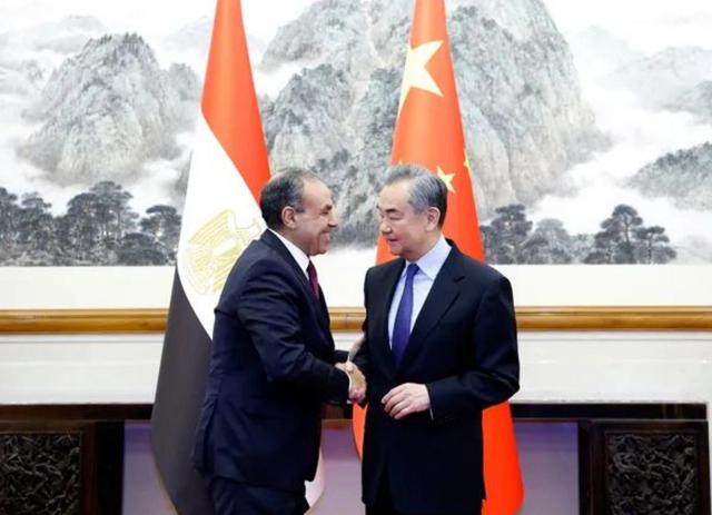 行程结束	，王毅离开中东，临走前向日本发出警告，高市被当面痛骂