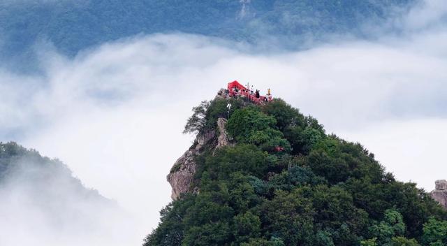 西安翠华山迎来秋季首场云海