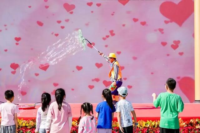 看演出、体验非遗、吃万人长寿面、听音乐会......在石景山从早玩到晚