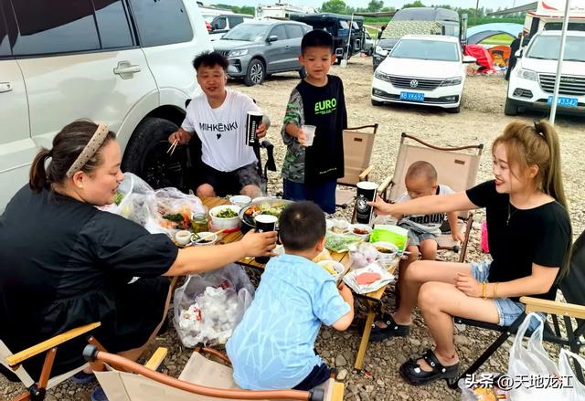 百车集结万人狂欢 齐齐哈尔市碾子山东北三省一区河滩露营大会启幕
