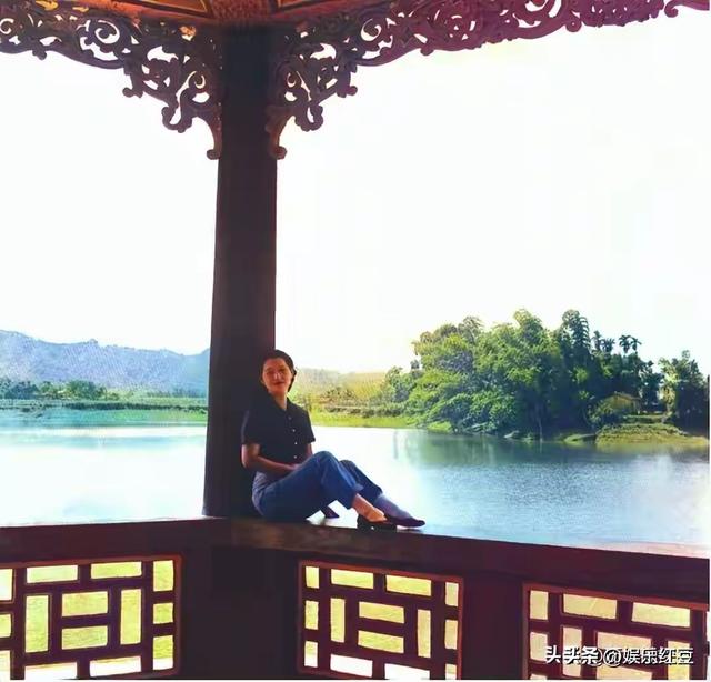 张学良和赵一荻被幽禁的真实彩色照，35岁赵一荻皮肤白皙风韵犹存