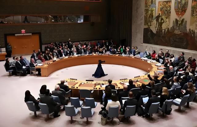 中方发出最后通告后，不到24小时	，中日舰艇正面交锋，石破茂警告