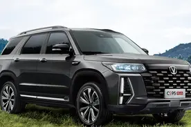 长安低调SUV！2.0T+进口爱信8AT，大7座像路虎，走平价路线图片