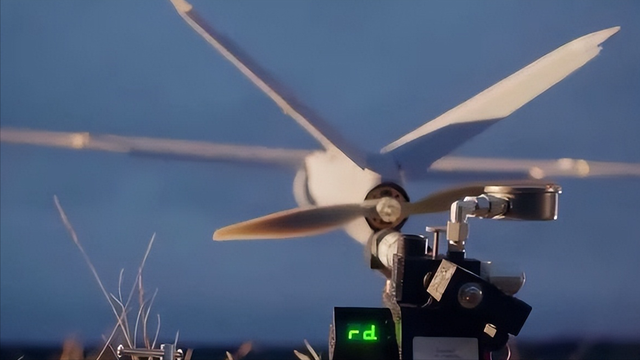 乌抵抗运动成员潜入俄机场，点燃两架苏-30战斗机，未被发现离开