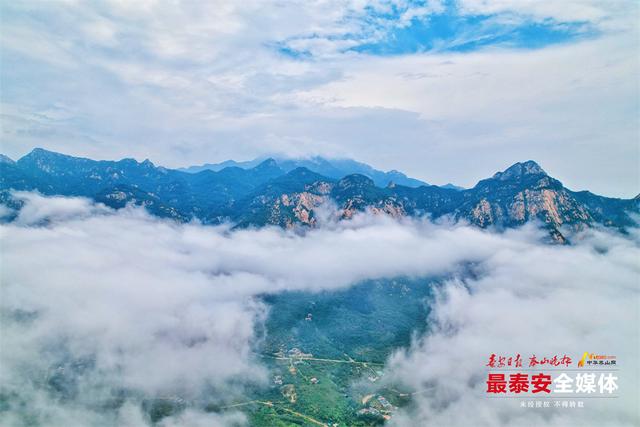 雨后云海漫城郭 半是仙境半是城