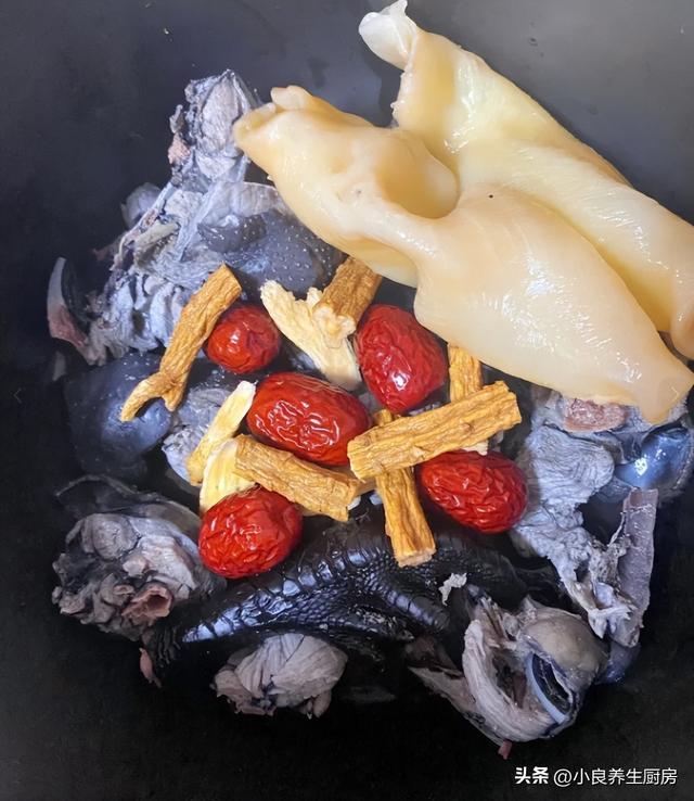 花胶黄芪红枣 花胶黄芪红枣排骨炖汤功效与作用