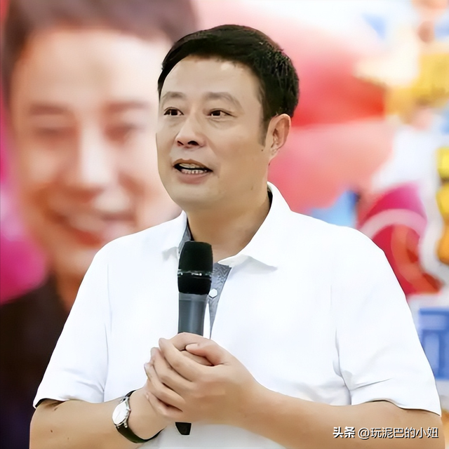 没想到，主持央视天气预报将近30年的宋英杰，竟是兼职“临时工”