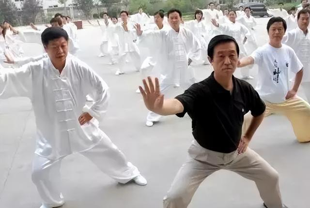 太极拳大师都严守的秘密：立身中正，远离歪斜姿势的修炼真谛