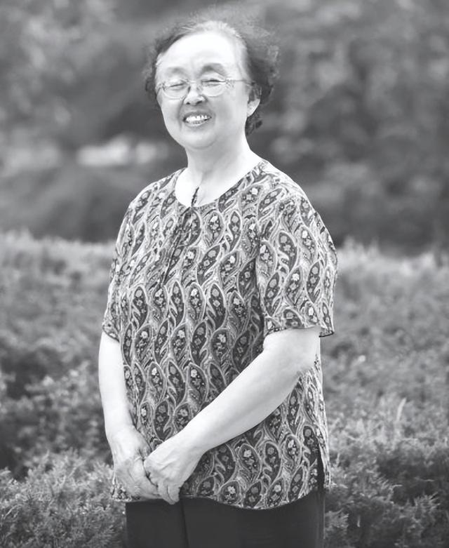 左权女儿考哈军工，政审却不过关，陈赓看后：你多填了个社会关系