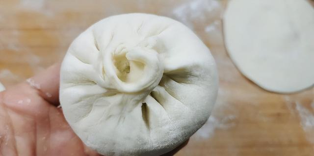 霜降后，萝卜白菜靠边站	，多吃韭菜，鲜嫩营养又解馋，蒸包子真香