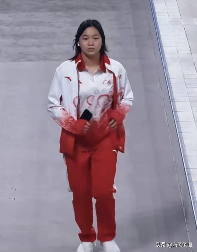 全红婵首跳夺冠，网友：18岁全妹大变样！