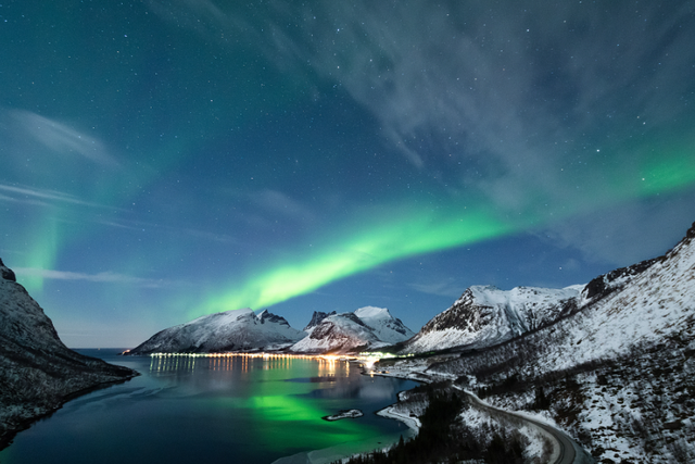 火山、极光和人潮：冰岛的旅游盛世，是复兴奇迹还是生态灾难前夜