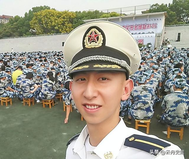 南海撞机王伟成功跳伞，咋10万人都找不到他？直到20多年后才明白