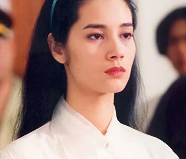 认干爹，拍风月片，被导演霸王硬上弓，没想到如今53岁下场唏嘘