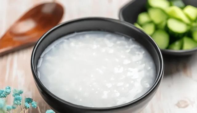 “吃饭八分饱”错了？医生建议：过了60岁，吃饭要尽量做到这6点