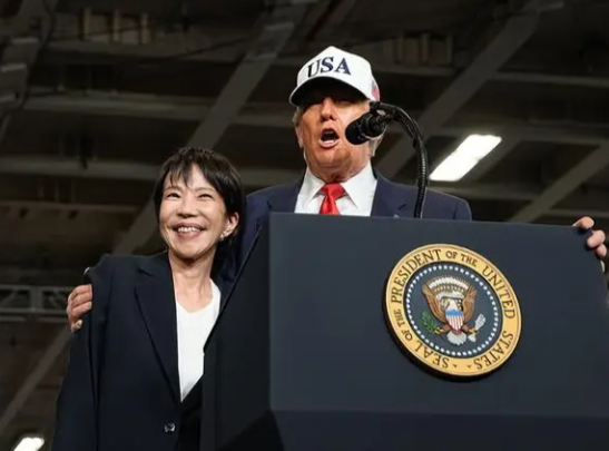 12条中日航线全停！日本机场哭成一片，上海数万日本人何去何从