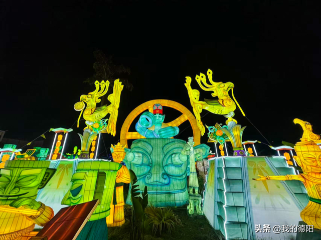 德阳灯会联袂西昌火把节 古蜀光影盛宴点亮凉山夜