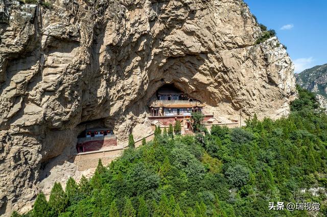 晋北“迷你悬空寺”藏不住了！1.5小时打卡“洞寺双璧”丨灵丘