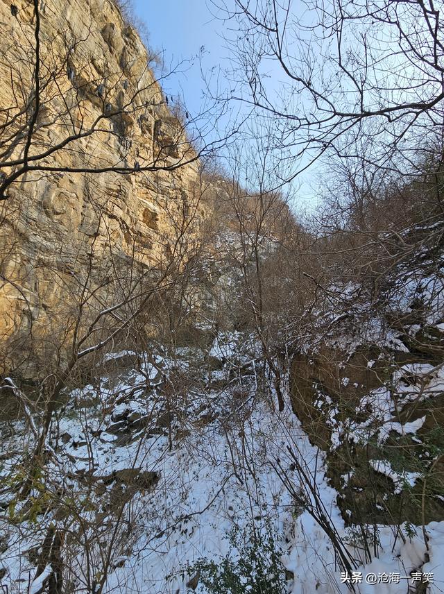 冬季大山的美，白雪皑皑，微风徐徐，树枝婆娑，人影攒动……