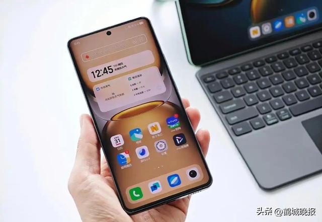 红米跌出前三，这款 3nm 芯片 + 8000mAh 机型 1869 元就能入手？