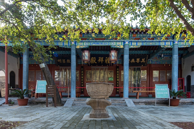 这座被火车拉来的中原第一省会，比你想象的要好玩多了