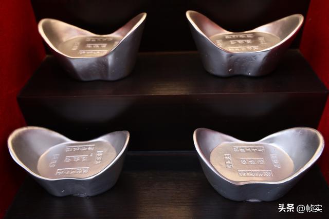 沾沾财气，千年古镇上海七宝老街惊现 “银墙” 打卡点