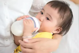 孩子早晨起床，先吃辅食还是先喝奶？顺序不能乱，家长要早知道图片