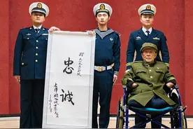 英雄全家福丨老部队带给志愿军老战士周全弟的新年礼物都有啥？一起来开箱！图片