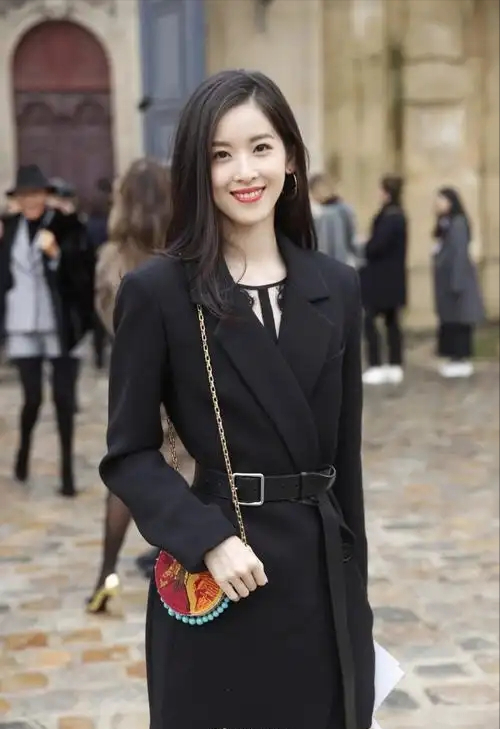 刘强东没想到，离过年不到2月，章泽天走上了和田朴珺一样的路