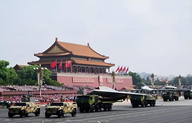 中国阅兵新装备让外媒“大吃一惊”