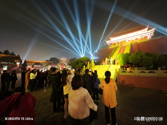 15分钟617人登顶龙亭大殿，传统观光景区迈向沉浸夜游的关键一步