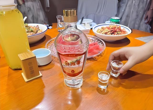 4人到新疆游玩，遇婚宴随礼 400 吃席畅饮