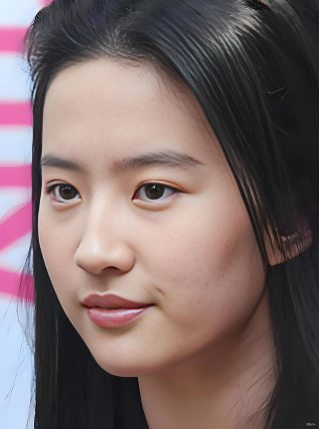 我的天！刘亦菲真人居然长这样？素颜我直接看傻了