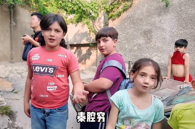 女博主环球旅行，身材好竟被外国男骚扰，正面硬刚网友直呼过瘾