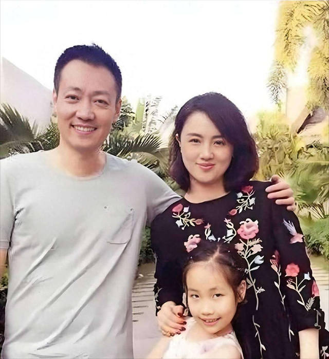 李乃文也没想到，朱媛媛离世仅半年，辛柏青已经走上了另一条路