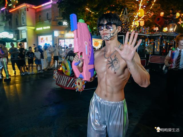 郑州方特8月夜游全体验：从巡游到电音，承包你的夏夜